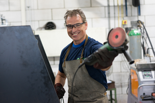 Arbeiten als CNC-Dreher/Fräser: drei Arbeitsumgebungen, ein Handwerk